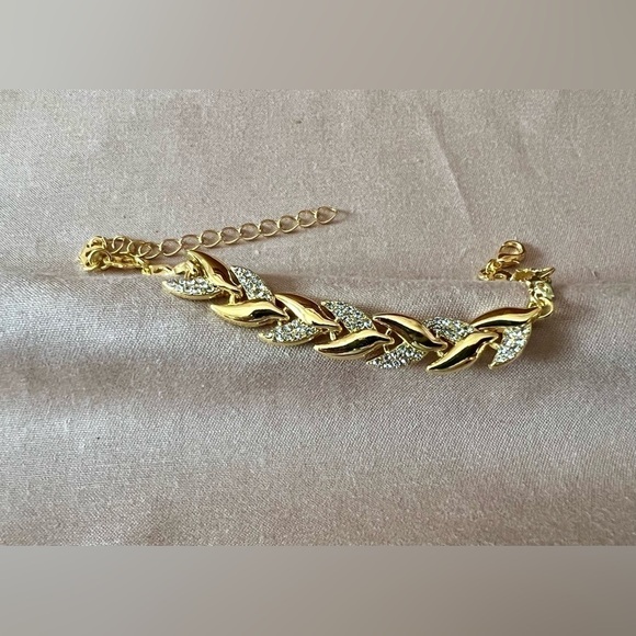Jewelry - Beautiful Bracelet!  8” BN!